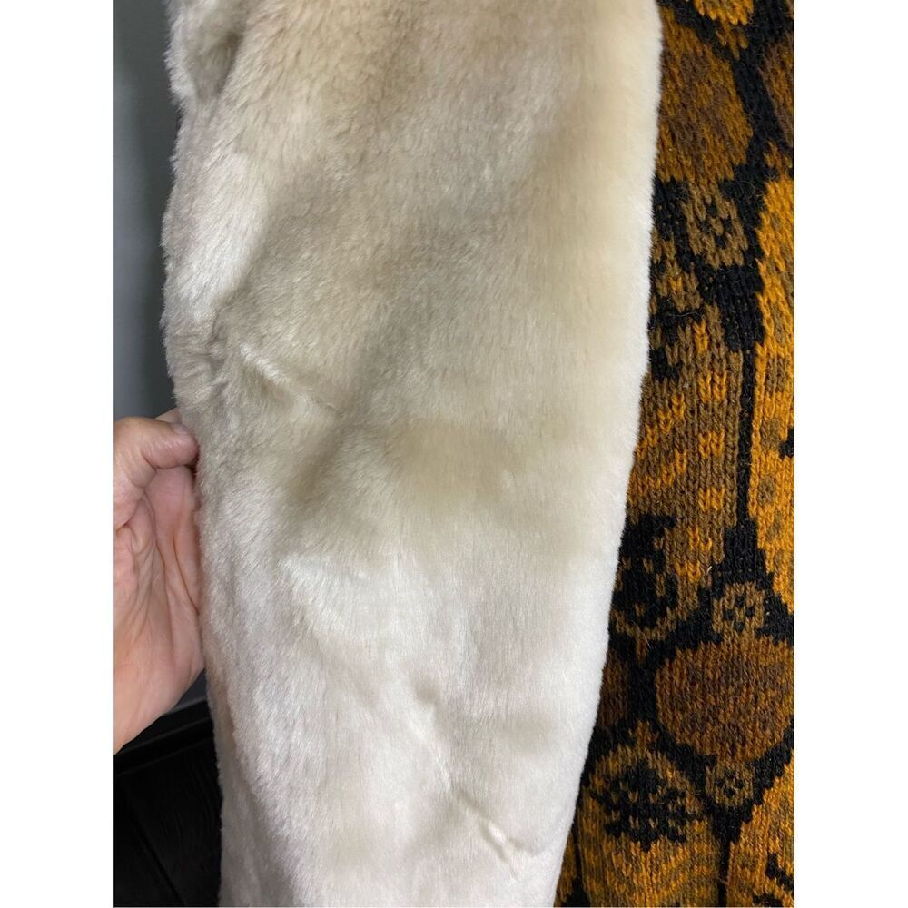 Danier tan leather barn/chore coat with faux shearling interior. - Picture 7 of 16